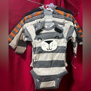 Brand new set of 5 newborn boys Gerber Onesies.